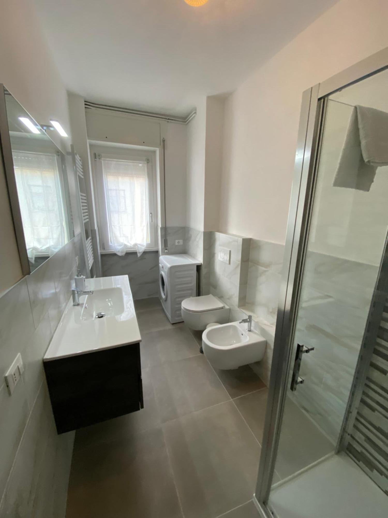 Cozy Lake Como Apartments Valmadrera Luaran gambar