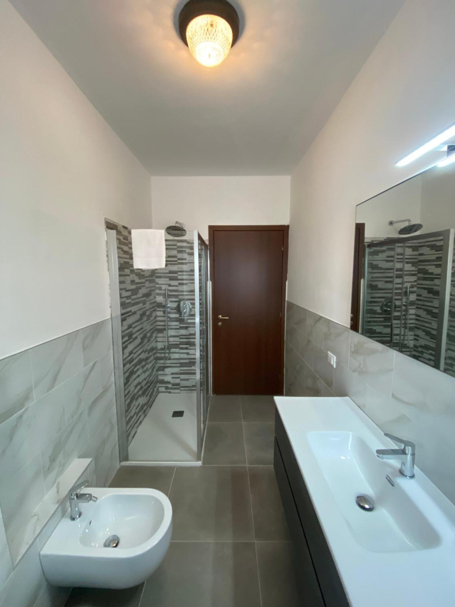 Cozy Lake Como Apartments Valmadrera Luaran gambar