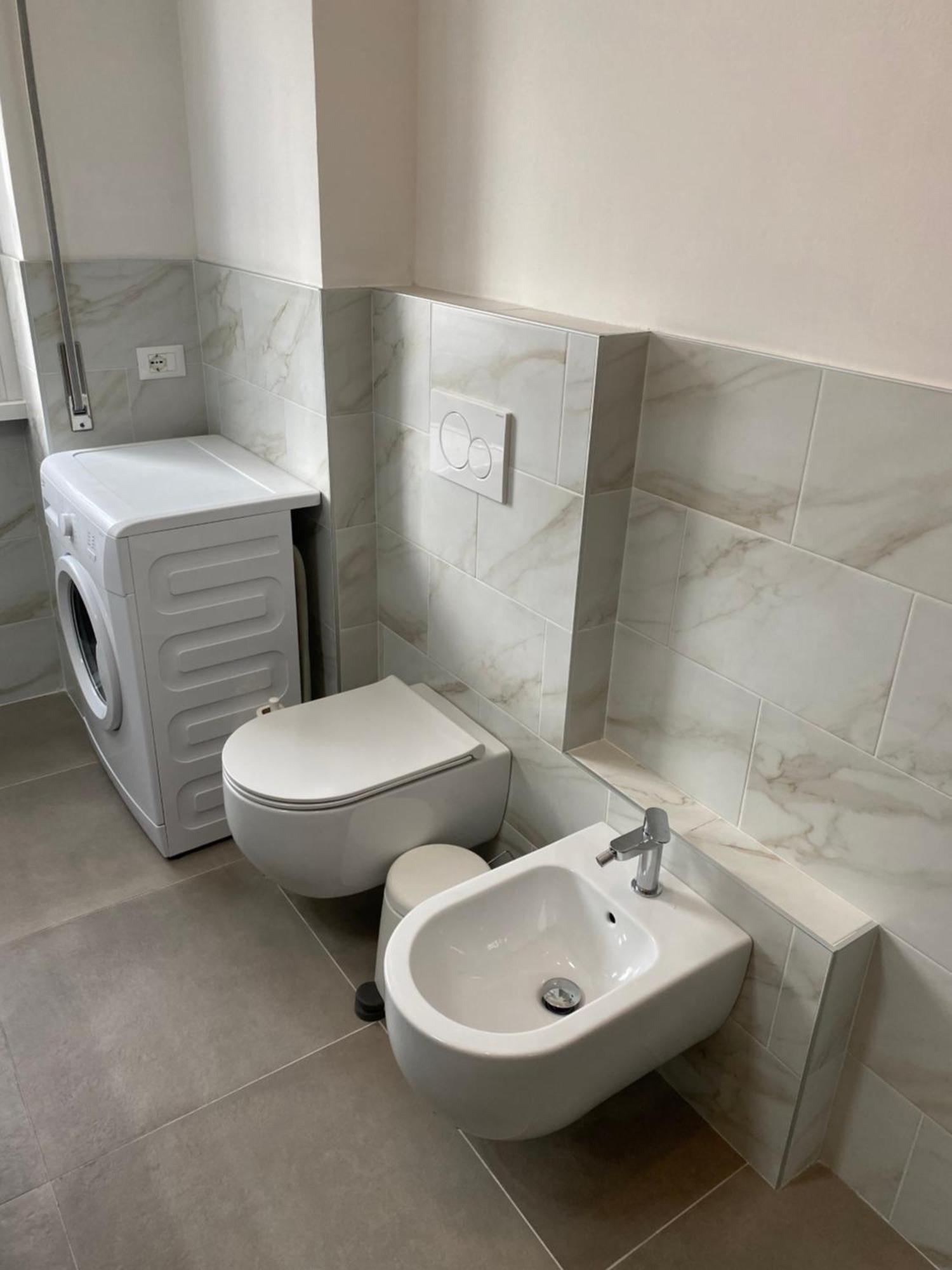 Cozy Lake Como Apartments Valmadrera Luaran gambar