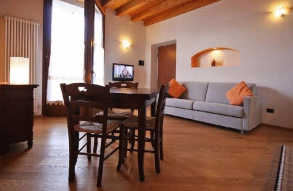 Cozy Lake Como Apartments Valmadrera Luaran gambar