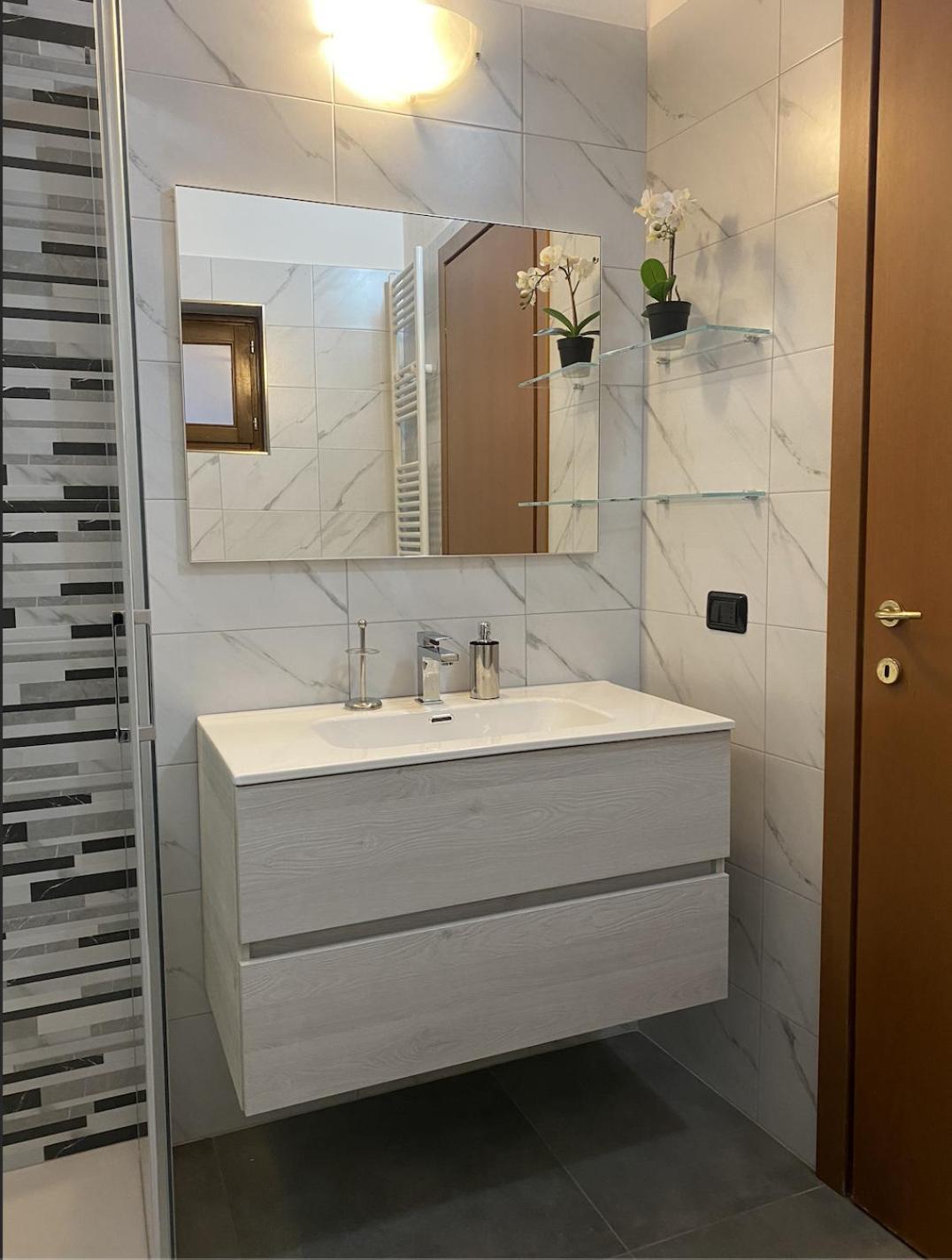 Cozy Lake Como Apartments Valmadrera Luaran gambar